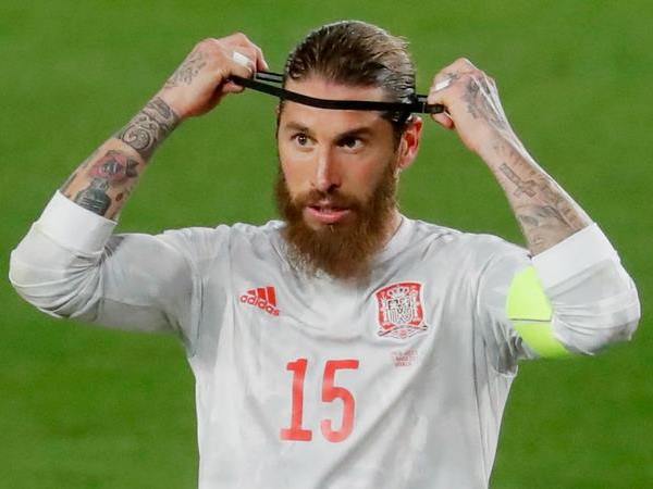 Sergio Ramos là một trong những cầu thủ nhiều thẻ đỏ nhất thế giới Sergio Ramos là một trong những cầu thủ nhiều thẻ đỏ nhất thế giới