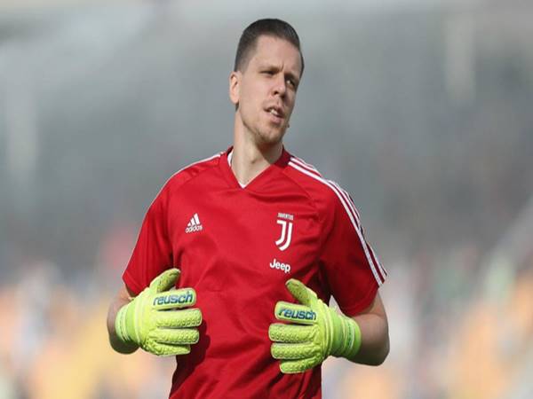 Bóng đá QT 24/8: Khi thủ môn Szczesny liên tiếp mắc sai lầm