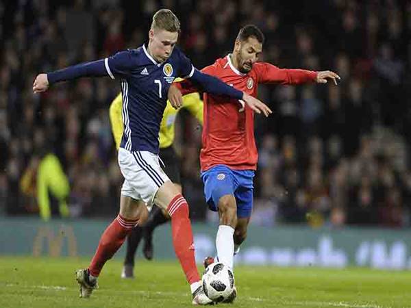 Đá thòng là gì? Những điều cần biết về hậu vệ đá thòng