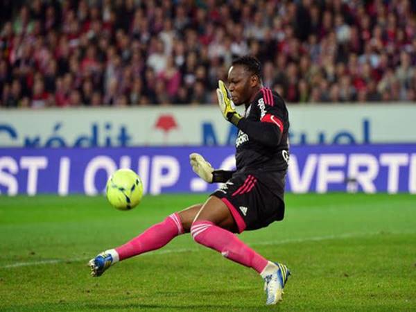 Bóng đá Pháp 10/1: Cựu thủ môn tuyển Pháp ký hợp đồng mới